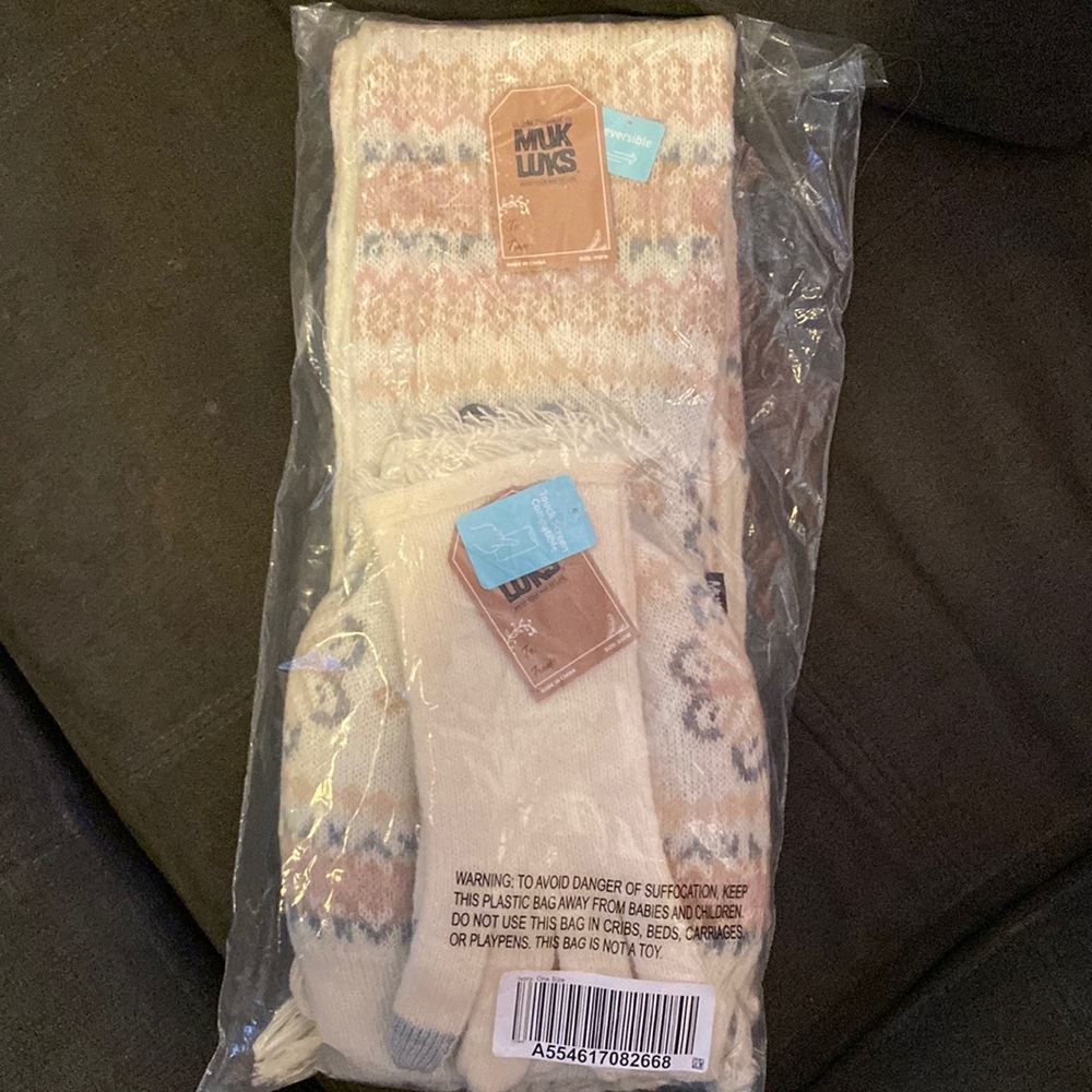 NWT Muk Luks Scarf, Gloves, and Hat Set